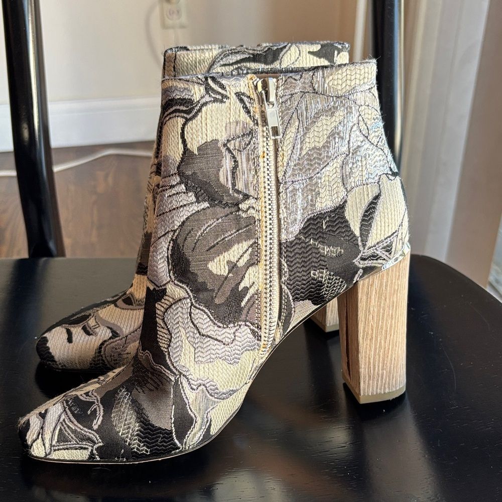 Pour La Victoire Women Rickie Brocade High-Heel Bootie Black silver Floral 7.5